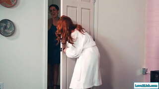 Redhead nuotaka gauna stucked ieško savo žiedą ir jos busty bff erzina jos ir laižalai jos šiknius.Ji pirštais jos gauruotas pūlingas ir brunetė savo kumščiais Redhead nuotaka gauna stucked ieško savo žiedą ir jos busty bff erzina jos ir laižalai jos šiknius.Ji pirštais jos gauruotas pūlingas ir brunetė savo kumščiais