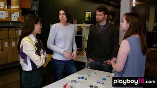 Amatőr négyesben fasz a kakas éhes MILF háziasszonyok