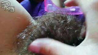 Həvəskar girlfriend ilə волосатой киской masturbating əksinə güzgülər