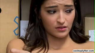 Libog na Opisyal sa wakas ay makakakuha ng isang pagkakataon upang fuck Emily Willis sa aso Libog na Opisyal sa wakas ay makakakuha ng isang pagkakataon upang fuck Emily Willis sa aso