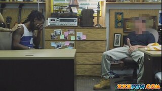 Foqra għarus għassa tiegħu stess GF biex ma!