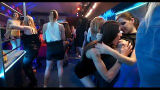 Ανακατεύοντας μέχρι μέλια και hunks άγρια ανάγκες