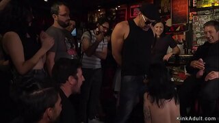 ���ூரோ அழகி அடிமை சில பட்டியில் செய்யப்பட்ட நக்கி மற்றும் உறிஞ்சும் சேவல்