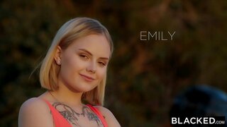 NIGRA Ŝi estis sur ferio kaj volis trakti sin al iuj BBC