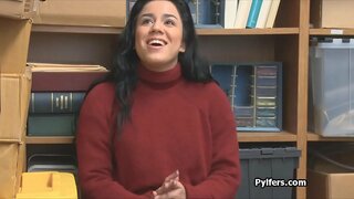 ���ං කැතයි ලැටිනා සොරෙකු පාතාල කල්ලිය හා අවිවාදයෙන්ම විසින් ඕවට කාලයක් මුර