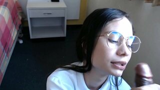 Би нууцаар бичлэг миний үеэл schoolgirl дуусдаг хийж аман секс